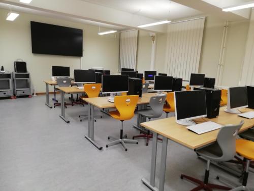 PC-Kabinett (Untergeschoss)