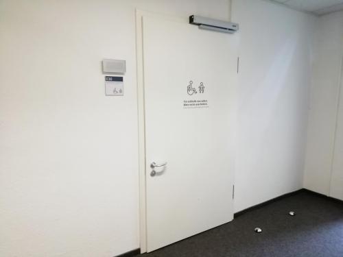 Rollstuhl-WC (EG - E 30)