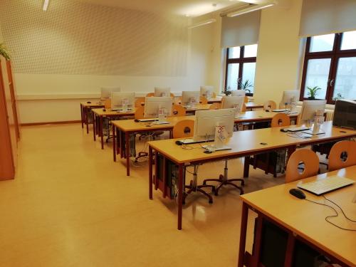 Computer und Medios (102) 1. OG