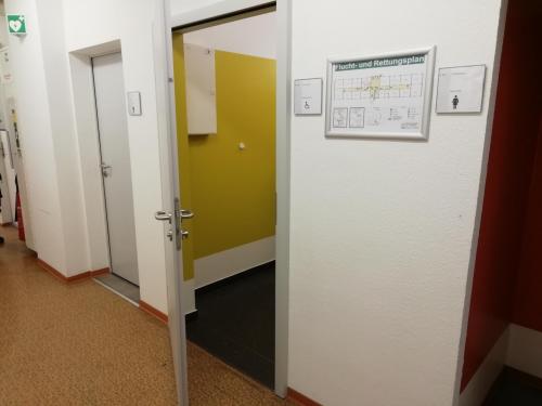 Rollstuhl-WC (A 120 - EG)