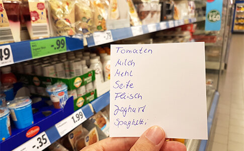 Einkaufsliste im Supermarkt