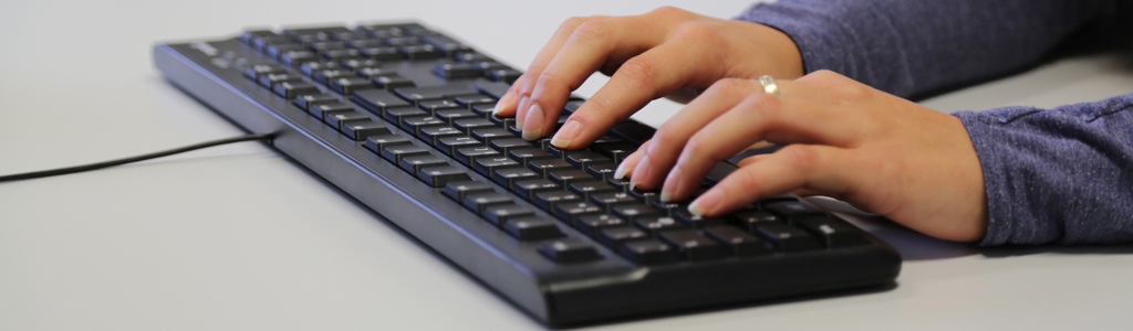 Tastatur mit Händen