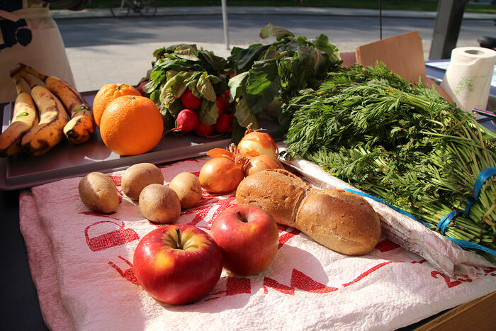 Lebensmittel auf einem Tisch