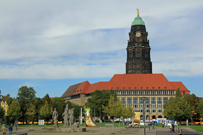 Foto vom Rathaus am Dr.-Külz-Ring