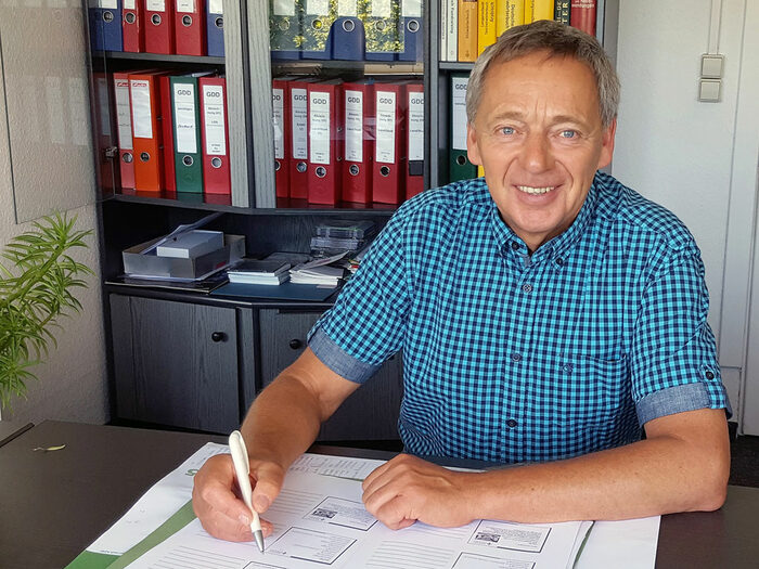 Im Gespräch mit dem langjährigen Projektleiter des ehrenamtlichen Gemeindedolmetscherdienstes, Hans-Joachim Wolf.