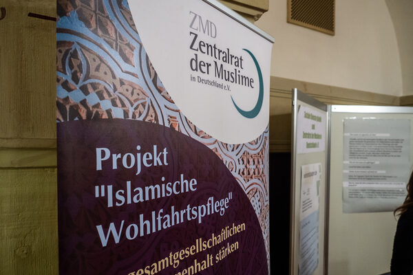 Roll-up des Projekt "Islamische Wohlfahrtspflege" vom Zentralrat der Muslime