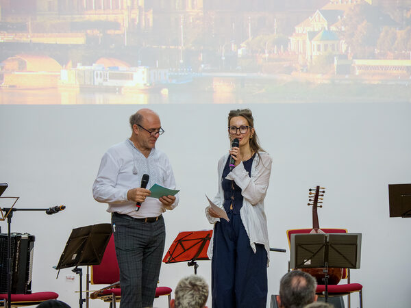 Moderation des Bühnenprogramms beim Friedensfest