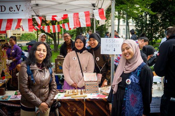 Infostand des indonesischen Vereins FORMID e. V.