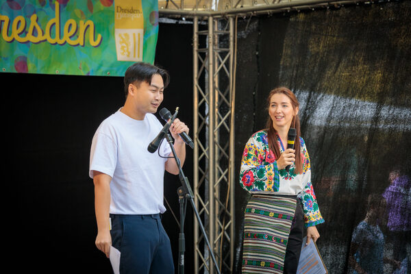 Moderation des Bühnenprogramms beim Interkulturellen Straßenfest