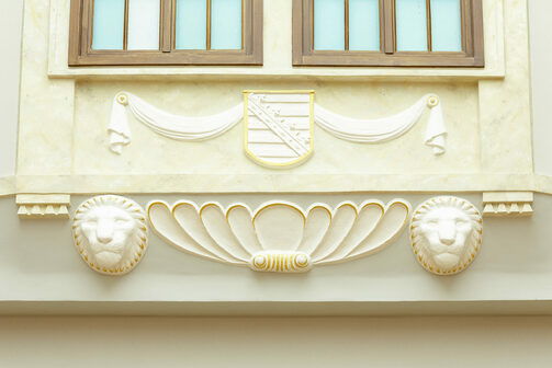 Dekorative plastische Elemente im Löwensaal