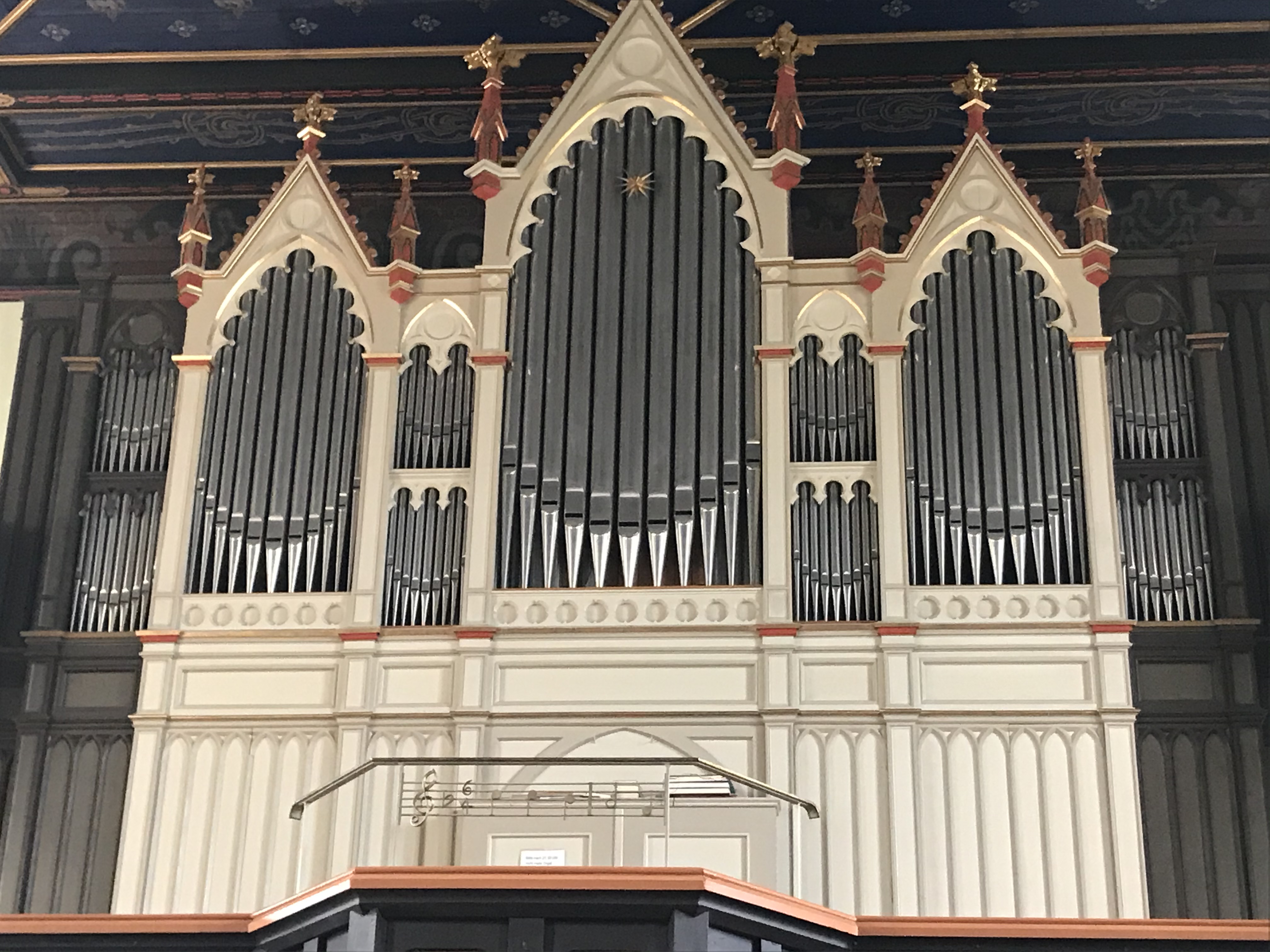 Emmauskirche, Orgel