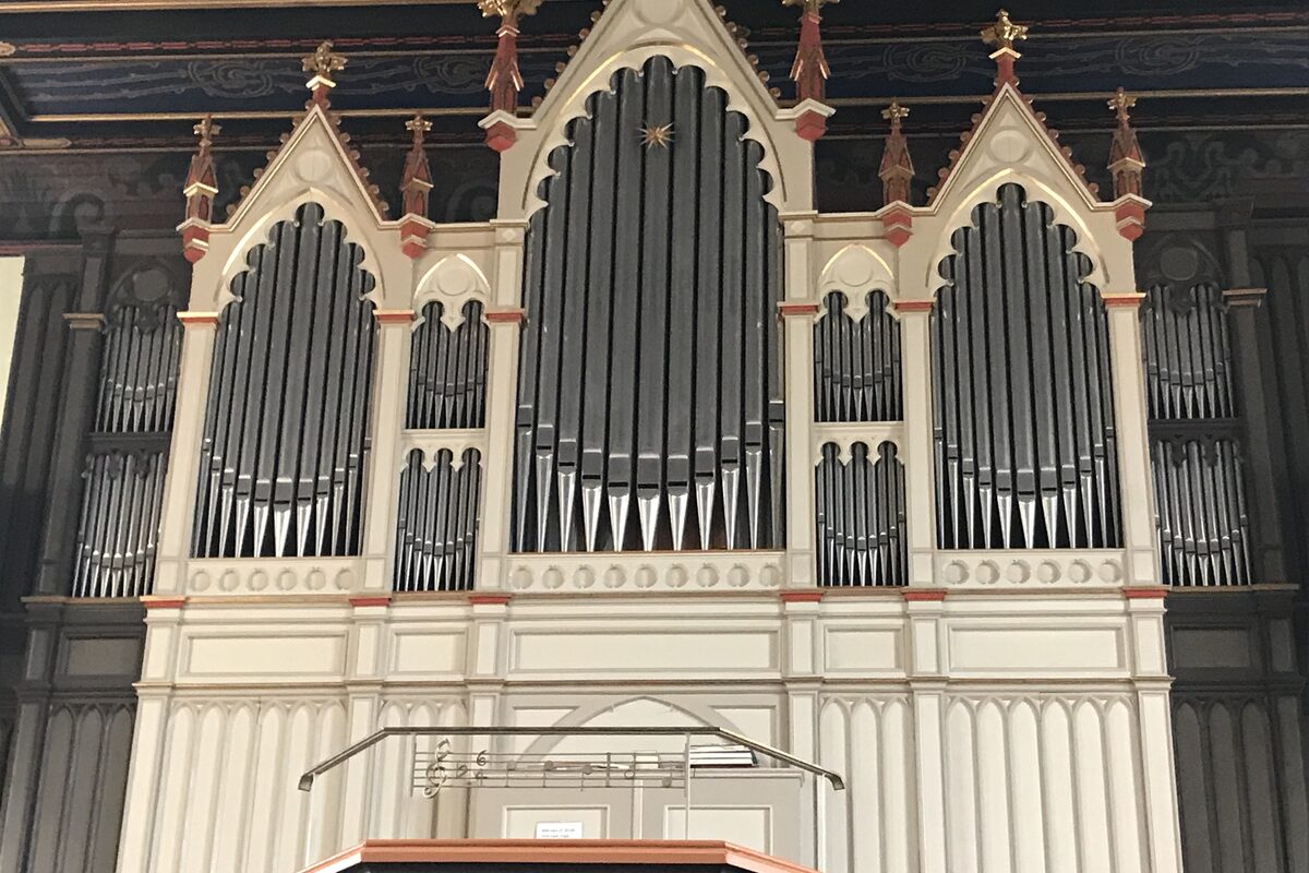 Emmauskirche, Orgel