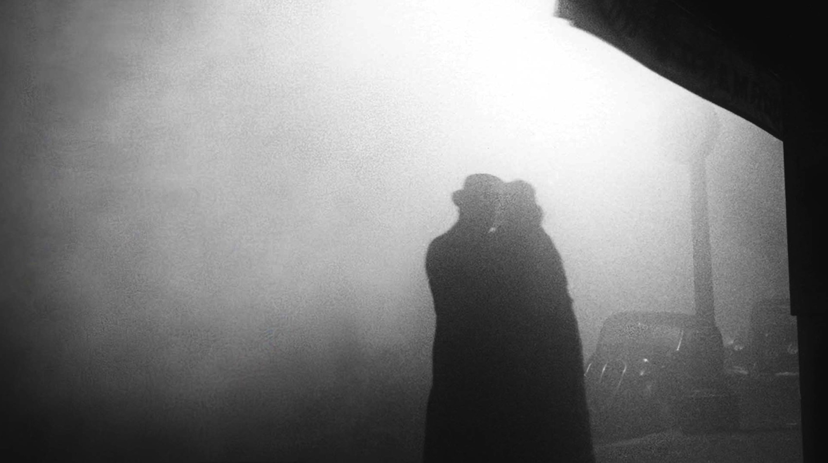 Filmplakat schwarz-weiß mit zwei Menschen im Nebel