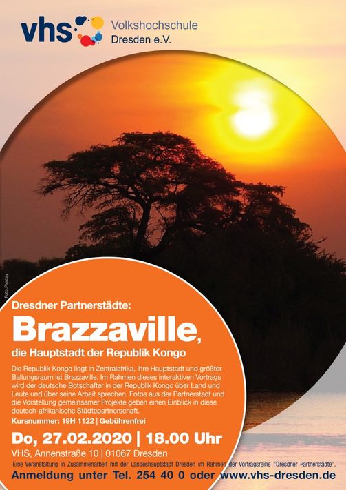 Veranstaltungsplakat mit einem afrikanischen Landschaftsmotiv im Sonnenuntergang