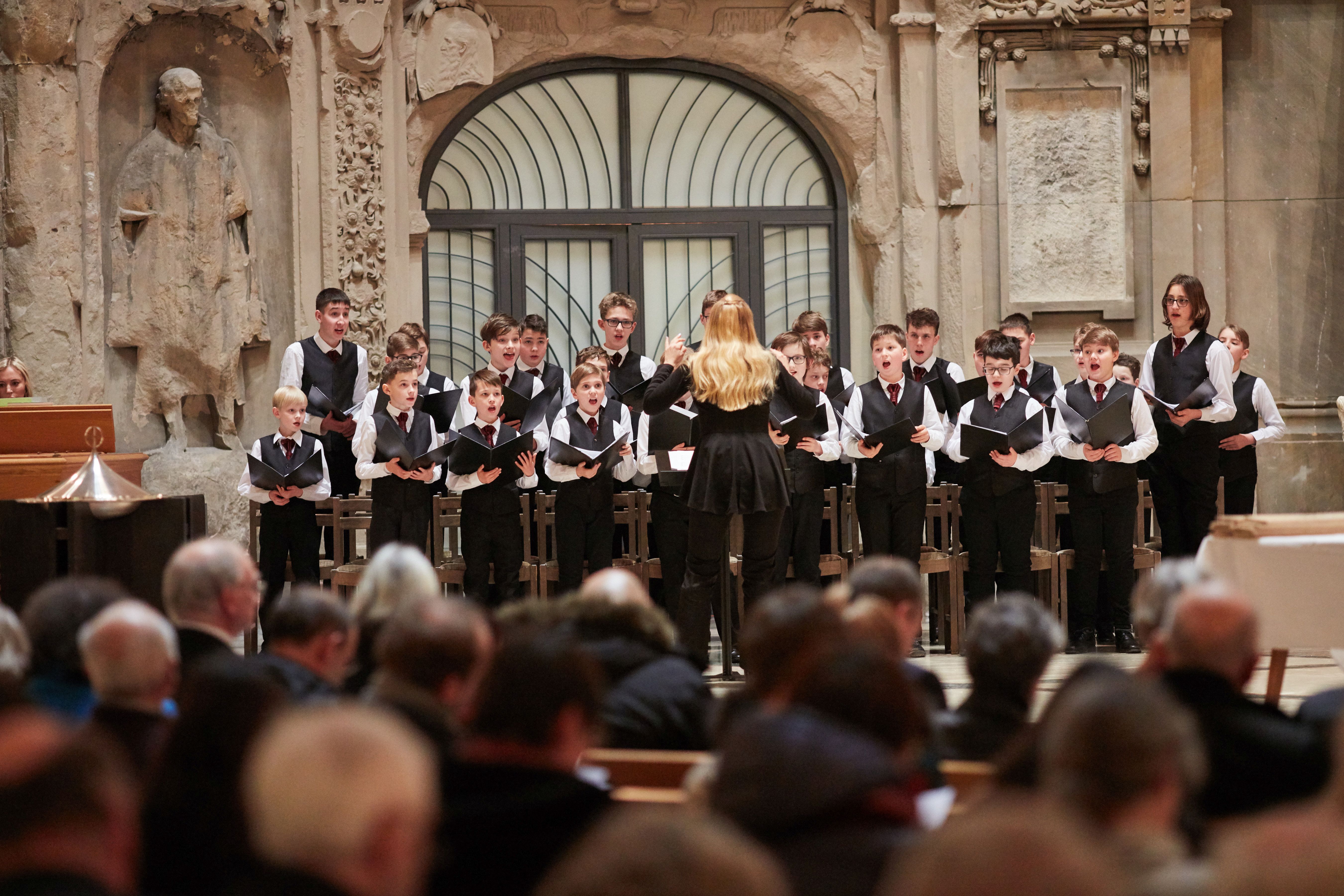 Auftritt des Knabenchors des nationalen Musikforums Breslau in der Kreuzkirche