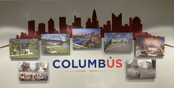 Stadtlogo von Columbus, darüber stilisierte Skyline und Fotos der Stadt