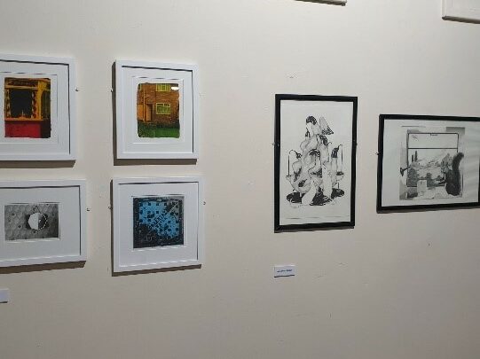 Gerahmte Bilder der Dresdner Künstlerinnen und Künstler