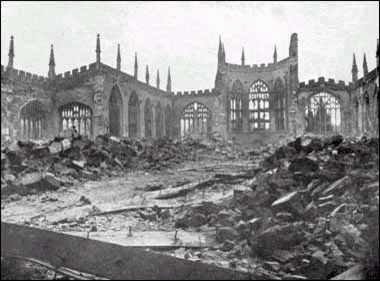 Zerstörte St Michael's Kathedrale Coventry nach der Bombardierung 1940