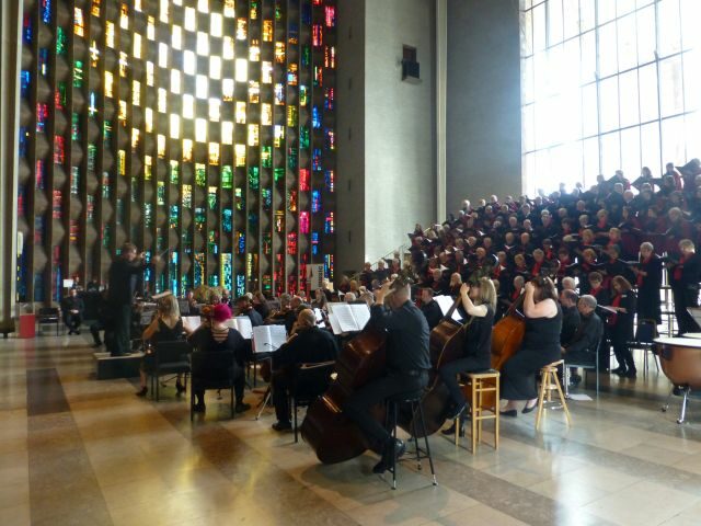 Neuer Chor Dresden und Spires Music Coventry beim Konzert in der Kathedrale Coventry