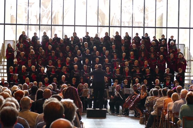 Neuer Chor Dresden und Spires Music Coventry beim Konzert in der Kathedrale Coventry