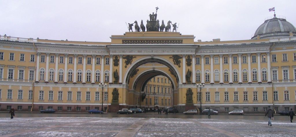 Schlossplatz mit dem Gebäude des Generalstabs