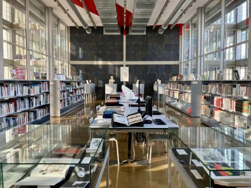 Blick in die Abteilung Kulturerbe der städtischen Hauptbibliothek André Malraux in Straßburg