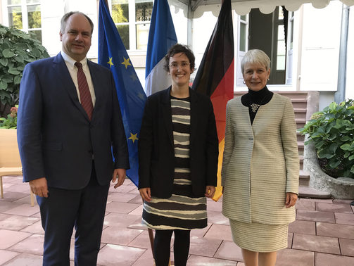 Oberbürgermeister Hilbert neben Julia Dumay, Beigeordnete für Internationales der Stadt Straßburg, und der deutschen Botschafterin und Generalkonsulin Jutta Frasch