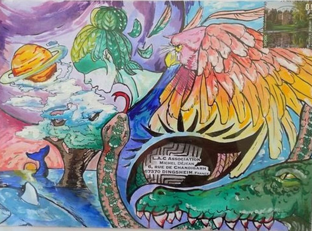 farbenfroher und fantasievoller Briefumschlag u. a. mit Frauenkopf sowie Tier- und Pflanzenmotiven , Malerei von Anna Sadler