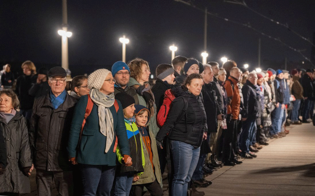 Menschenkette an der Augustusbrücke
