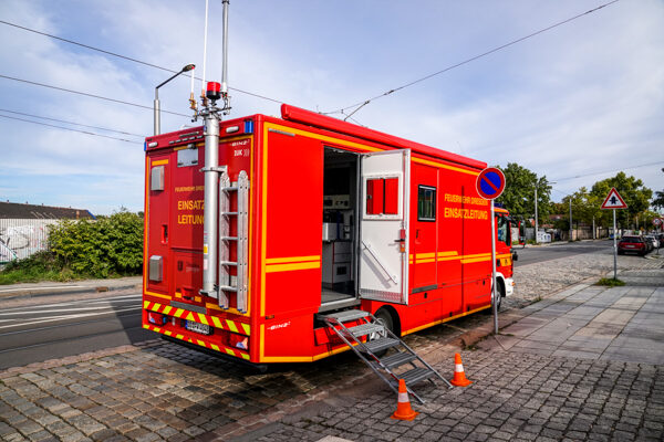 Einsatzleitwagen 2 mit roter Kennleuchte