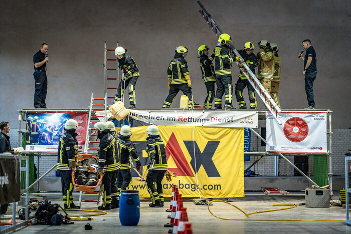 Auszubildende bewältigen den anspruchsvollen Parcours.