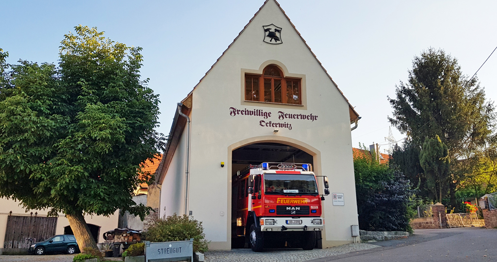 Gerätehaus der STF Ockerwitz mit Feuerwehrfahrzeug