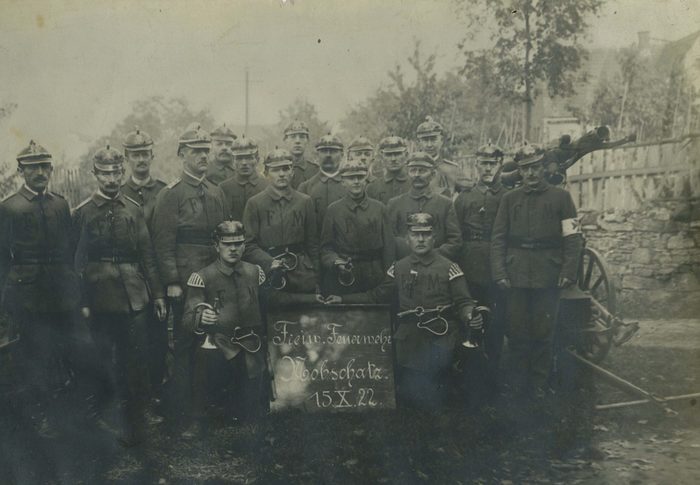 historische Aufnahme: Feuerwehrkameraden Mobschatz 1922