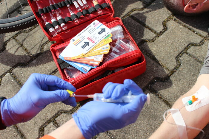 Medicheck-Karten informieren kurz und bündig über Notfallmedikamente