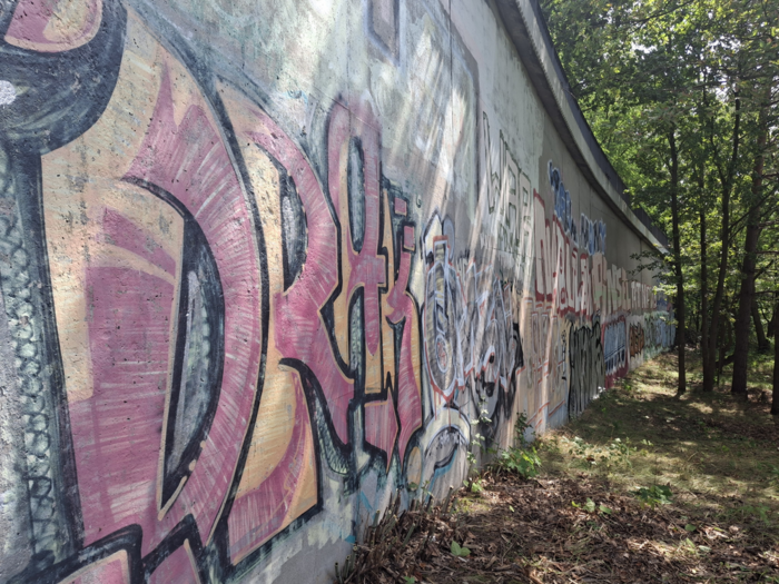 Graffiti an Betonwand