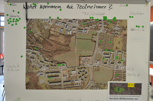 Luftbild vom Südpark, auf dem Punkte markieren, wo die Teilnemer der Veranstaltung hergekommen sind
