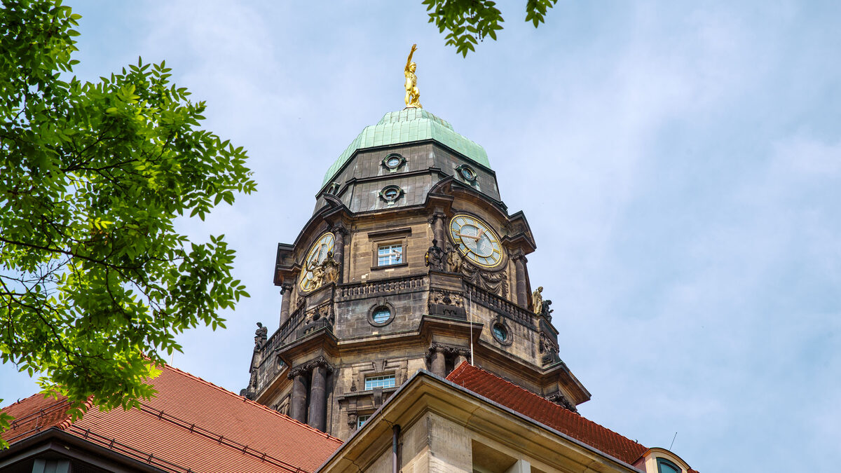 Blick zum Rathausturm