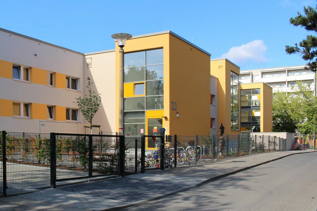 Ansicht des Eingangsbereiches der sanierten Kita Dahlienweg 23-25