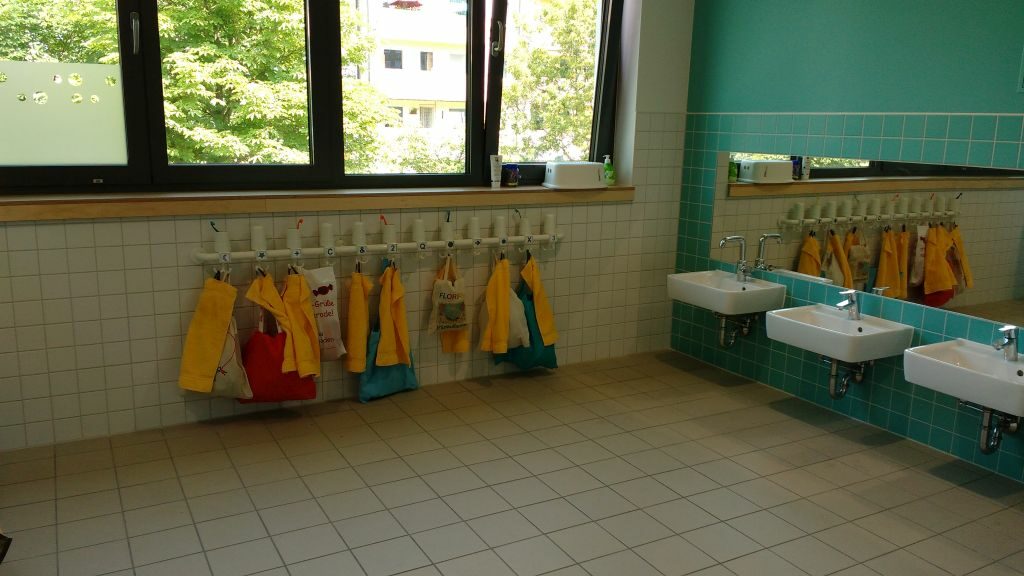 Blick in ein Kinderbad der Kita Malterstraße