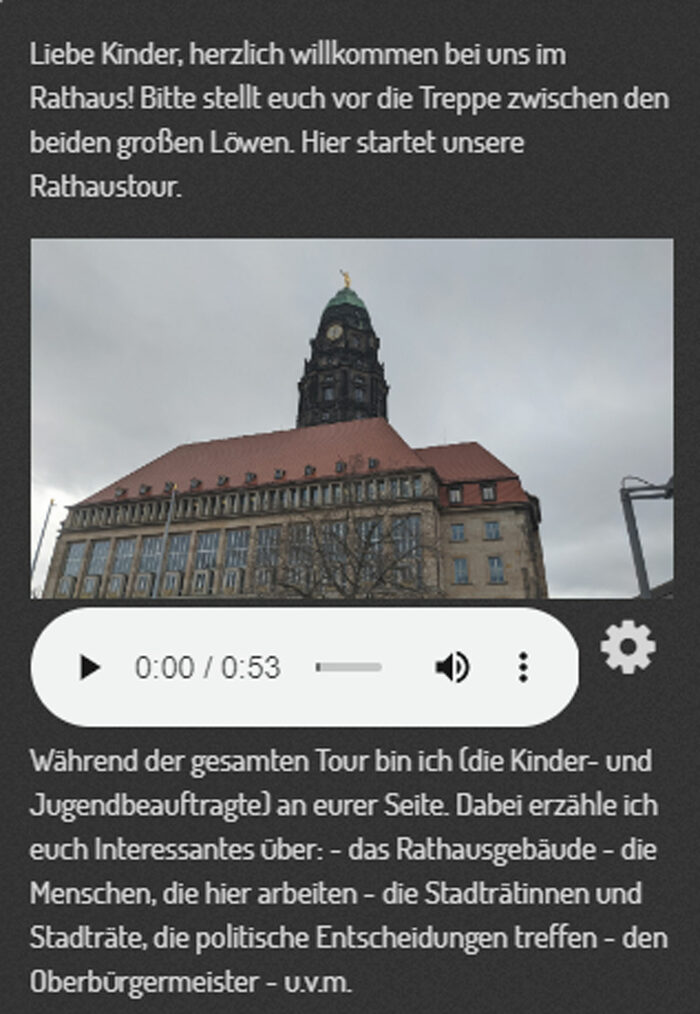 Ausschnitt aus der App zur Rathaustour. Zu sehen ist ein Einleitungstext auf schwarzem Hintergrund sowie ein Bild des Neues Rathauses