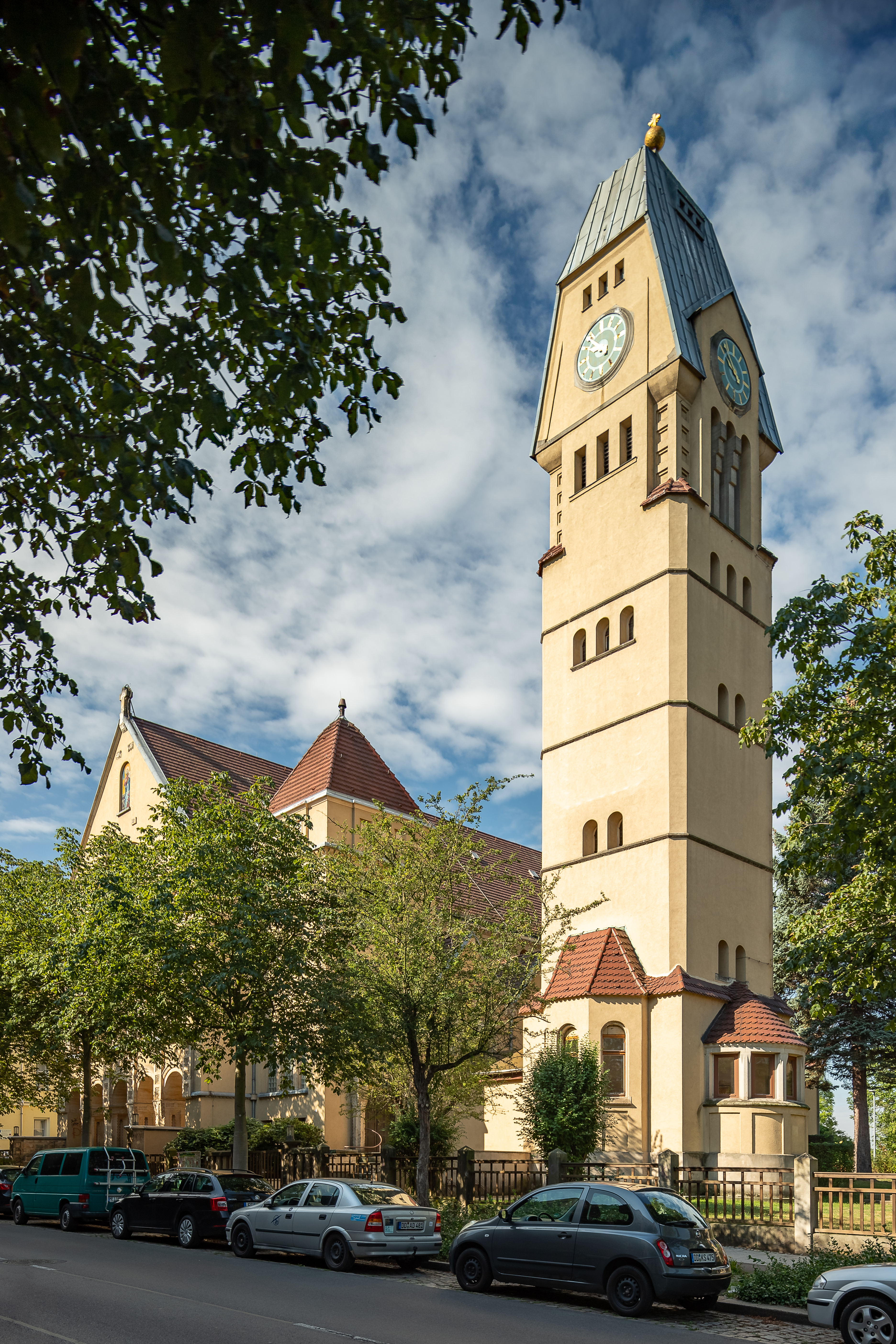 Kirche St. Josef-001.jpg