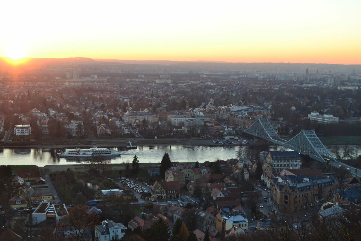 Schwebebahn - Blick auf Blasewitz und Loschwitz bei Sonnenuntergang