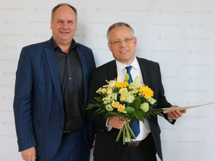 Oberbürgermeister Dirk Hilbert mit dem Beigeordneten des Geschäftsbereichs Wirtschaft, Digitales, Personal und Sicherheit Jan Pratzka