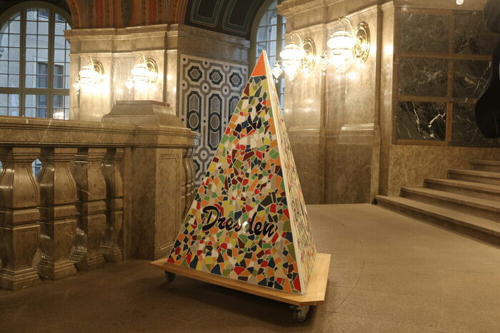 Pyramide im Rathaus vorgestellt