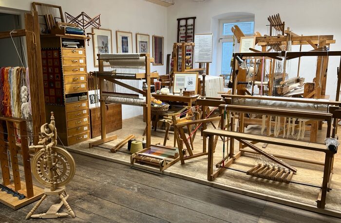 Spinnrad, Webstuhl, Garn