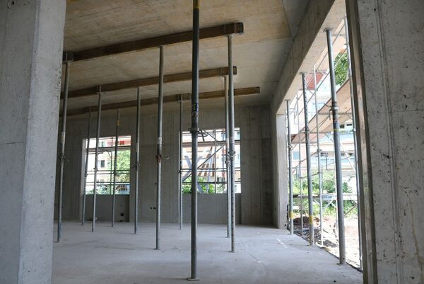 Innenansicht eines leeren Rohbaus