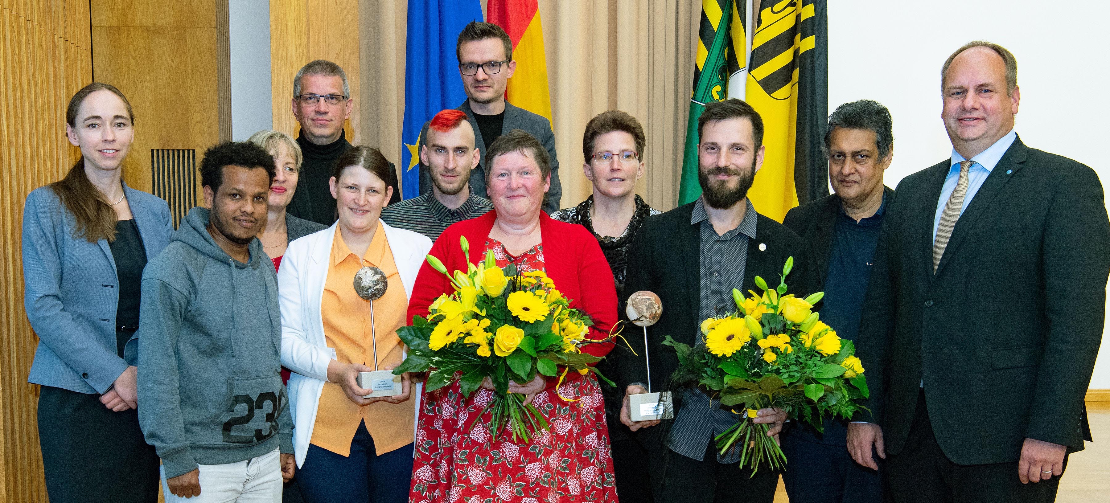 Die Preisträger 2019 des Integrationspreises mit Oberbürgermeister Dirk Hilbert und Sozialbürgermeisterin Dr. Kristin Klaudia Kaufmann