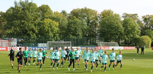 Training der deutschen Frauen-Fußball-Nationalmannschaft im Sportpark Ostra am 5. Oktober