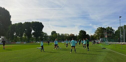 Training der deutschen Frauen-Fußball-Nationalmannschaft im Sportpark Ostra am 5. Oktober