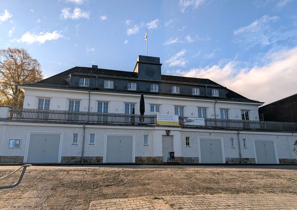 Sanierungsbedürftige Bootshaus